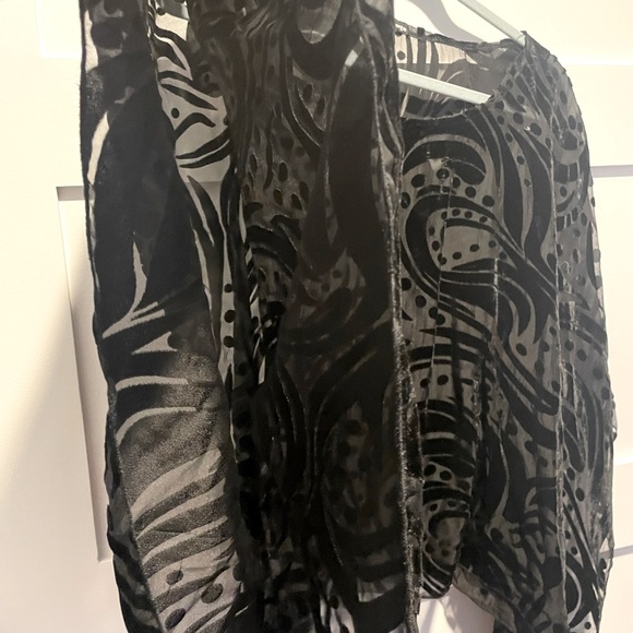 Black on black paisley patterned blouse, sheer fabric, draped sleeves Women’s L - Picture 3 of 7
